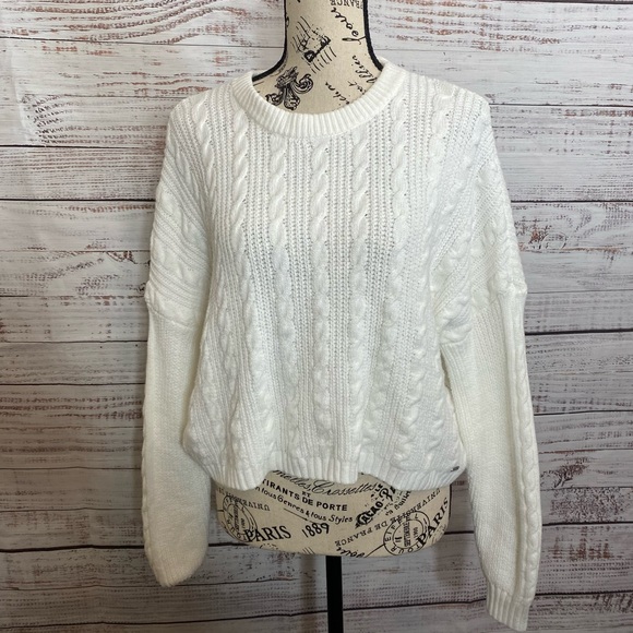 Hollister Sweaters - HOLLISTER WHITE CABLE KNIT LONG SLEEVE OVERSIZED SWEATER